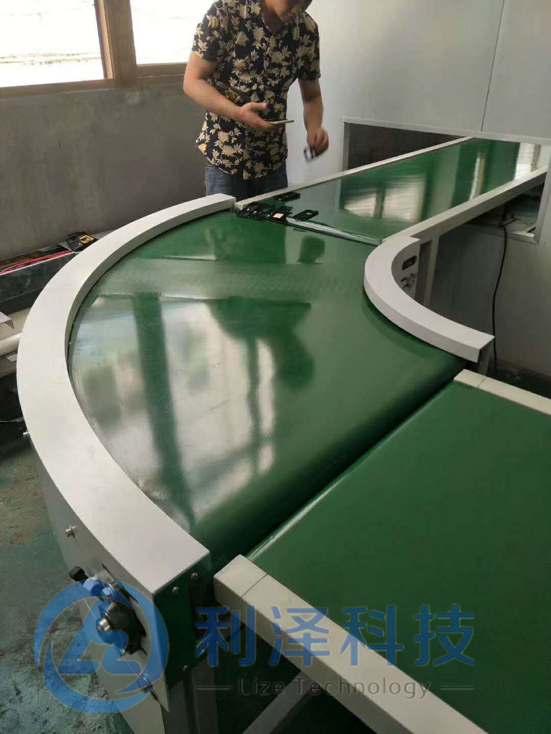 移動(dòng)式輸送機(jī)的優(yōu)勢大大節(jié)省了設(shè)備成本