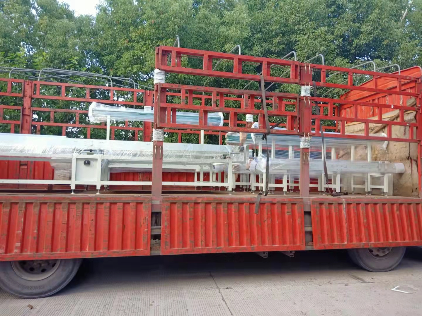 皮帶輸送機(jī)發(fā)往陜西西安客戶現(xiàn)場