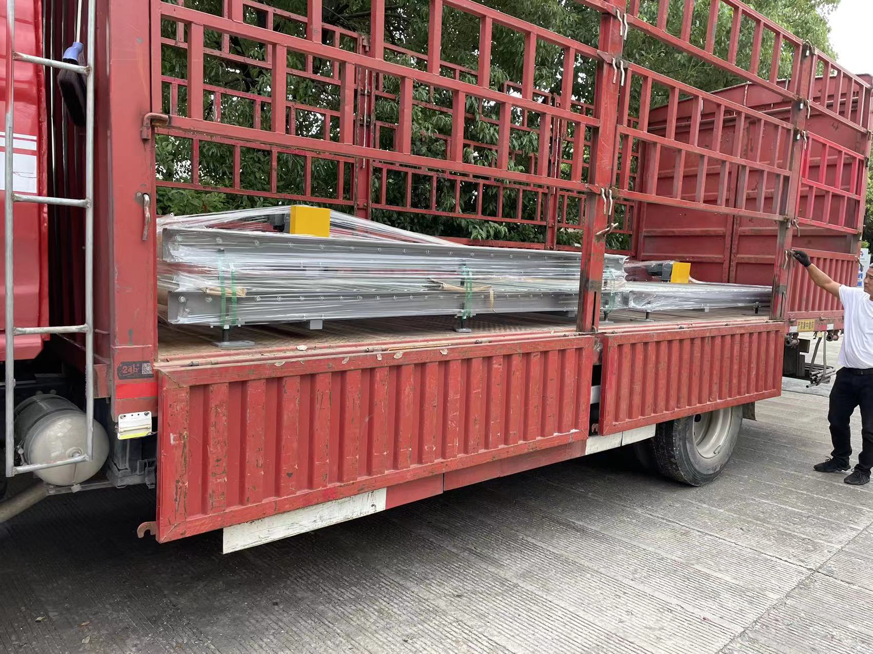 3臺滾筒輸送機發(fā)往合肥丹盛包裝有限公司