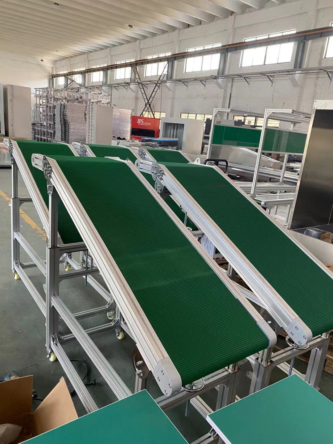 皮帶輸送機(jī)?的張緊裝置在使用過(guò)程中還應(yīng)滿(mǎn)足下列要求